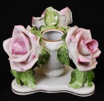 Herendi rózsákkal díszített, kézzel festett gyertyatartó apró lepattanásokkal, jelzett, 11x11 cm, m: 9 cm