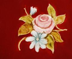 Szecessziós lábas kínáló, kézzel festett mázas kerámia, apró hajszálrepedésekkel, jelzett, m:13 cm, ...