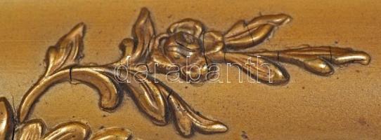 Képkeret, fából, aranyozott. Belső méret: 29,5x24, külső méret: 38x32cm