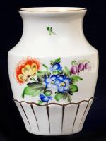 Herendi kézzel festett virágmintás váza, hibátlan, jelzett, m: 14 cm