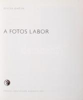 Sevcsik Jenő: A fotos labor. Bp., 1973, Műszaki Könyvkiadó. Papir kötésben, védőborítóval. Jó állapo...