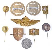 10db vegyes katonai témájú kitűző és jelvény, közte zománcozottak is T:vegyes