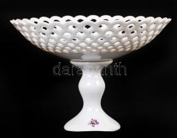 Német ibolyamintás porcelán kínáló, apró kopásnyomokkal jelzett, m: 14,5 cm, d: 20 cm