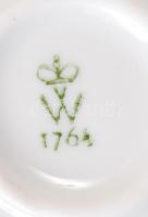 Német ibolyamintás porcelán kínáló, apró kopásnyomokkal jelzett, m: 14,5 cm, d: 20 cm