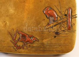 Kócsagos domborművel ill. gravírozással díszített réz doboz. 8x10,5cm