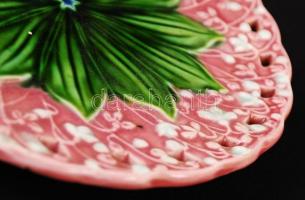 Jelzett szecessziós süteményes tál, kézzel festett mázas kerámia, apró mázhibával, d:17 cm