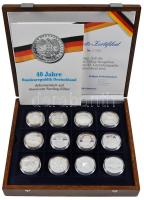 NSZK 1989. "40 éves az NSZK" sorozat, benne 23db klf Ag emlékérem, eredeti díszdobozban tanúsítvánnyal és leírással, sorszámozott (0.925/23.33g/38.6mm) + 10M Ag (0.625/15.5g/32.5mm) T:PP,1- kis ph. a 10M-on, némelyiken ujjlenyomat FRG 1989. "40 Years-Federal Republic of Germany" medallion set, with 23pcs of diff Ag commemorative medallions in original box with certificate and description, numbered (0.925/23.33g/38.6mm) + 10 Mark Ag (0.625/15.5g/32.5mm) C:PP,AU small edge error on 10 Mark, some with fingerprints