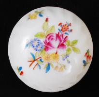 Herendi virágmintás kézzel festett porcelán bonbonier, hibátlan, jelzett, d: 7 cm, m: 4 cm