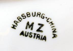 4db Moritz Zdekauer Ausztria,  aranyozott (kissé kopott), csontos tálka, 17,5 cm, hibátlan, jelzett