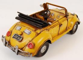Nyitott tetejű Volkswagen bogárhátú autó fém modellje, jó állapotban, 32x12x12 cm