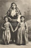 Albanian woman with her children, Dukagjin, Skutari, folklore (EK)