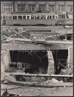 cca 1965-1967 Budapest, Deák tér, aluljáró építés, amely egyben a metró állomás kijárata is, 7 db vá...