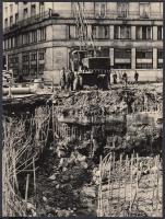 cca 1965-1967 Budapest, Deák tér, aluljáró építés, amely egyben a metró állomás kijárata is, 7 db vá...