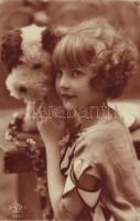 Little girl with toy dog (EK)