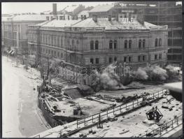 cca 1980 Budapest, a Marx (ma Nyugati) téri aluljáró rendszer építése miatt egy teljes háztömböt robbantással bontottak el, 3 db várostörténeti jelentőséggel bíró fotó a robbantásról, 18x24 cm