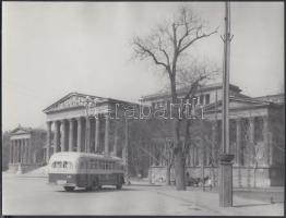 cca 1960 Budapest, a 75-ös trolibusz a Váci út és a Népliget között, 2 db jelzetlen fénykép Kotnyek Antal (1921-1990) hagyatékából, 18x24 cm