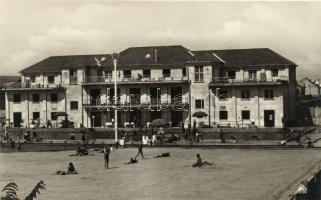 Miskolc, strandfürdő a személypályaudvar és a villamostelep közelében, László Ervin kiadása