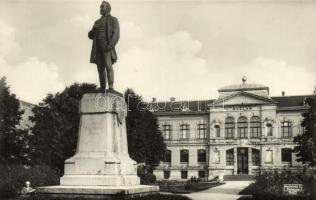 Szombathely, Múzeum, Horváth Boldizsár szobor