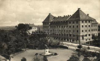 Szekszárd, Pénzügyi Palota, park (EK)