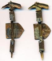 DN Zománcozott, fém csákány alakú turista jelvény (2x) T:2