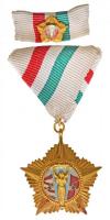 1984. Április Negyedike Érdemrend aranyozott bronz kitüntetés mellszalaggal, szalagsávon miniatűrrel, eredeti bordó dísztokban T:2 / Hungary 1984. Order of Merit of April Fourth with ribbon, miniature and miniature ribbon in original red case C:XF NMK 720.