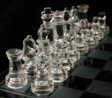 Elegant glass chess set, üveg sakk-készlet, eredeti dobozában, hiánytalan