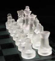 Elegant glass chess set, üveg sakk-készlet, eredeti dobozában, hiánytalan
