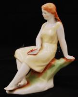 Zsolnay lány könyvvel, kézzel festett, jelzett, hibátlan, m:17,5 cm