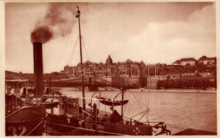 DDSG gőzhajó, háttérben a királyi vár / Danube Ship Co. steamer in Budapest (EK)