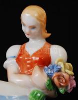Herendi kézzel festett porcelán ülő lány, hibátlan, apró lepattanással, m: 10 cm