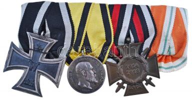 Német Birodalom / Württemberg 1892. "Ezüst Katonai Érdemérem" jelzetlen ezüst kitüntetés mellszalagon. Szign.: F. Schwenzer + Poroszország 1914. "Vaskereszt 2. osztály" kitüntetés mellszalaggal + 1934. "Frontharcos Becsületkereszt 1914-1918" bronz kitüntetés mellszalagon + mellszalag csatra fűzve T:2,2- German Empire / Württemberg 1892. "Silver Military Merit Medal" silver decoration without hallmark with ribbon. Sign.: F. Schwenzer + Prussia 1914. "Iron Cross II. Class" decoration with ribbon + 1934. "Cross of Honour of the World War for Combatants, 1914-1918" bronze decoration with ribbon + ribbon, concatenated C:XF,VF