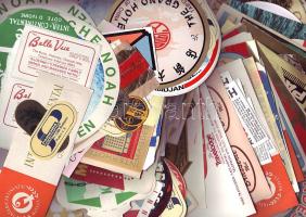 Kb 100 hotel- és bőröndcimke, benne másodpéldányok