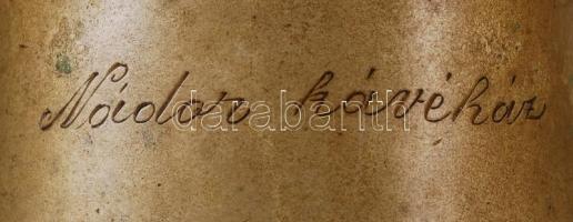 Alpakka tétel: 1 db kiöntő, "Nádor kávéház" gravírozással, 15×6,5×10 cm + 1 db cigaretta- ...