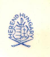 Herendi kézzel festett virágmintás bonbonier, tetején rózsával, lepattanással, jelzett, d: 12 cm, m:...