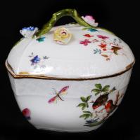 Herendi Rothschild mintás kézzel festett szív alakú bonbonier, hajszálrepedéssel, lepattanással, jelzett, d: 12 cm, m: 12 cm