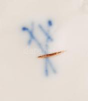 Meisseni porcelán mokkás csésze + csészealj, kézzel festett, jelzett, apró kopásnyomokkal, kopott ar...