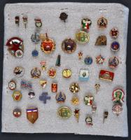 ~50db vegyes szocialista jelvény tablóra tűzve, közte zománcozottak is T:vegyes