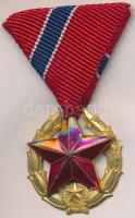 1951. "Közbiztonsági Érem" arany fokozata a karhatalom tagjai részére, aranyozott, zománcozott Br kitüntetés mellszalagon T:2