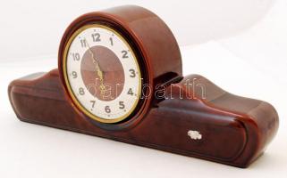 Német kandalló óra, mázas porcelán, nem működik, jelzés nélkül, a porcelánon apró máz hiba, 21×48 cm