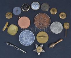 17db vegyes jelvény, érem, kitűző és gomb tétel, közte "1991. 60 éves a magyar óceánrepülés&quo...