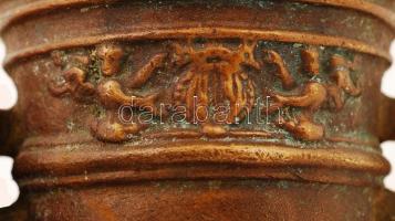 Bronz mozsár törő nélkül, latin felirattal, múzeumi replika, m:10 cm, d:11 cm