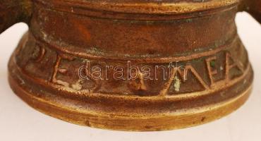 Bronz mozsár törő nélkül, latin felirattal, múzeumi replika, m:10 cm, d:11 cm