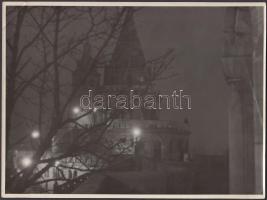 cca 1950 A Halászbástya és a leszakadt Erzsébet híd, fotók felülete törött több helyen, 24x18 cm