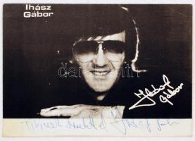 Ihász Gábor (1946-1989) aláírása az őt ábrázoló fotón