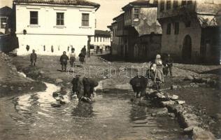 Pogradec, washerwomen, Alvanian folklore photo