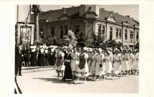Magyar Nők Demokratikus Szövetségének felvonulása photo
