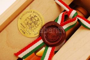 Tokaji Aszú 5 puttonyos 1993. Megyer Sárospatak, fa díszdobozban, 0,5 l