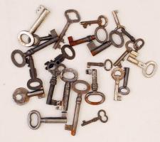 Vegyes kulcs tétel, összesen: 23 db