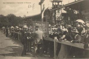 1902 Vienna, Wien; Les marqueurs a larrivee a Vienne / 7th Grand Prix de lAutomobile Club de France. Paris-Vienna Trail