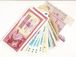 Vegyes: 19db vegyes külföldi bankjegy, közte Jugoszlávia, Csehszlovákia, Irak pénzei T:vegyes
Mixed:...
